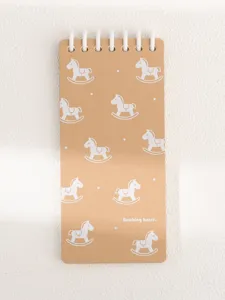 Mini cahier à spirale de poche avec motif cheval à bascule, carnet ligné portable idéal.