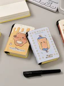 Twee schattige Magic Minnie zaknotitieboekjes met cartoon beer bakillustraties