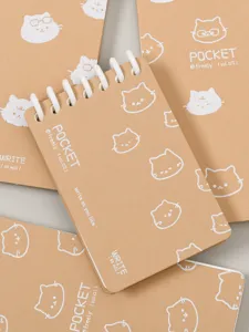 Draagbaar A7 spiraalnotitieboekje met schattig kattenpatroon bruine kraftpapier kaft memo