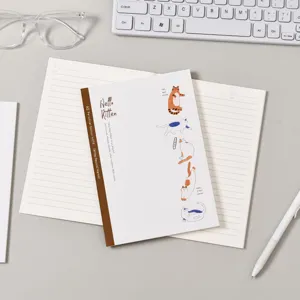 Carnet ligné A5 avec illustrations de chats mignonnes et design minimaliste élégant.