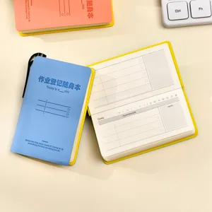 Cuaderno portátil con portabolígrafos y páginas interiores rayadas para planificación diaria.