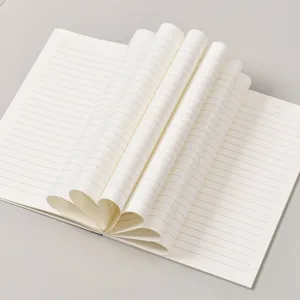 Carnet ligné minimaliste avec un design de pages créatif, idéal pour l'école et le bureau.