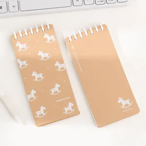 Carnet de notes à spirale en papier kraft avec joli motif de cheval à bascule, format poche.
