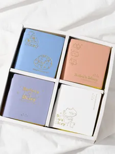 Juego de 4 cuadernos de bolsillo lindos con ilustraciones de gatos y texto dorado para estudiantes.