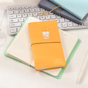Adorable carnet de notes chat thé au lait en similicuir jaune pour écoliers et étudiants