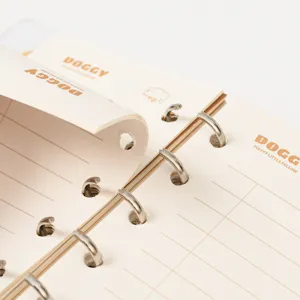 Simpatico taccuino M5 con anelli metallici rimovibili e pagine quadrettate per studenti.