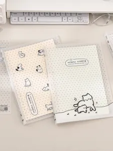 Close-up detail van een schattig B5 notitieboek met kattenpatroon en doorzichtige kaft.