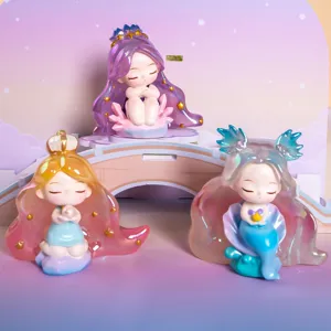 Tre bellissime statuette di elfi in resina con capelli sfumati traslucidi e pose