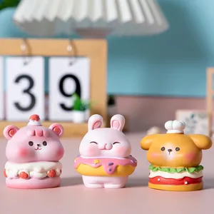 Vista detallada de tres figuras de resina de animales para decoración de escritorio