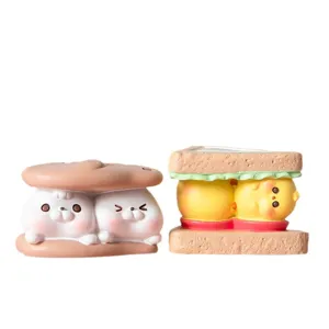 Lindos mini adornos con forma de comida con galletas de conejo y sándwiches de pollito