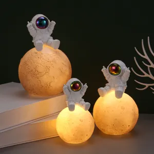 Set di tre lampade luna astronauta creative con statuine in resina per camera letto
