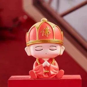 Süße betende kleine Mönch-Resin-Figur in roter Robe als Schreibtischdeko und Heilungsgeschenk
