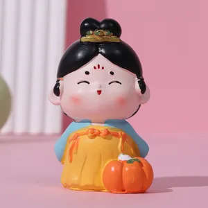 Détail d'une figurine mignonne en résine d'une dame de la dinastie Tang avec une citrouille