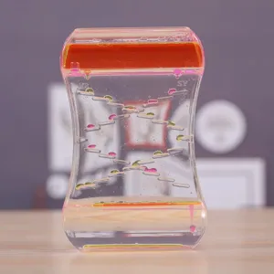 Vue détaillée du minuteur de mouvement liquide avec des gouttes d'huile bicolores.