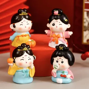Vue détaillée de quatre figurines de dames de la dynastie Tang en résine colorée