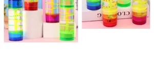 Dettaglio di timer a bolle liquide colorate con colonna centrale rotante creativa