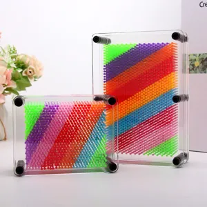 Primo piano dettagliato del giocattolo 3D pin art arcobaleno con cornici in plastica
