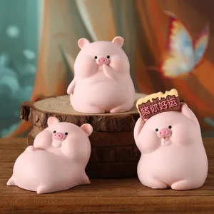 Set di tre graziose statuette di maiale in resina rosa per decorazioni per la scrivania