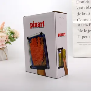 Juguete clásico de escultura Pinart 3D en caja de embalaje de cartón blanco profesional