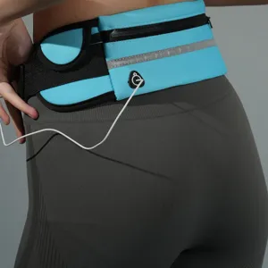Primer plano de la riñonera de running con bolsillo con cremallera y tira reflectante.