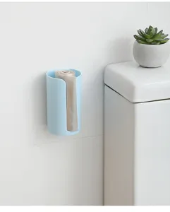 Wandmontierte blaue Aufbewahrungsbox für Mülltüten, im Badezimmer installiert