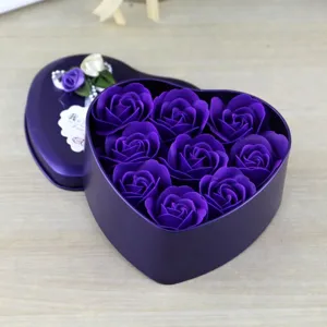 Elegante confezione regalo viola a forma di cuore con 9 rose di sapone per San Valentino