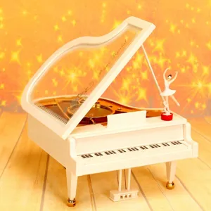 Weiße Klavier-Spieluhr mit einer eleganten, rotierenden Ballerina-Figur als Ornament