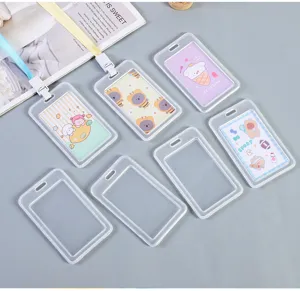 Portacarte in plastica trasparente con simpatici inserti di cartoni animati e cordino.