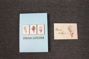 Ensemble coffret cadeau attrape-rêves avec carte de vœux design minimaliste emballage