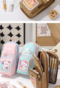 Detail van de meerlaagse cartoon pennenzakken in roze, blauw en kaki met grote capaciteit.