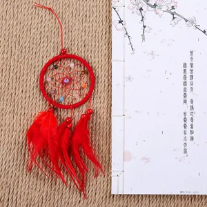 Roter Traumfaenger Wandbehang mit Federn und Perlen, boho Zimmerdeko Dekoartikel Ornament.