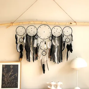 Attrape-rêves mural en plumes noires et blanches fait main décoration style bohème chic