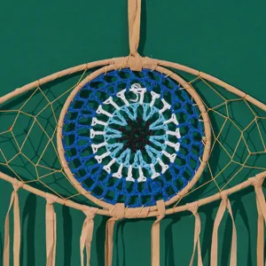 Detailaufnahme des bösen Blicks Traumfänger, handgemachte Wandbehang Deko, Boho Kunsthandwerk.