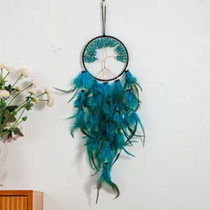 Acchiappasogni albero della vita da parete con pietre turchesi e piume blu per decorare.