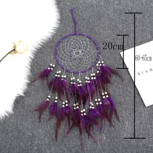 Attrape-reves mural en plumes violettes avec perles en bois diametre 20cm longueur 65cm.