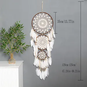 Grande acchiappasogni da parete boho con piume bianche per decorazioni di nozze e casa.