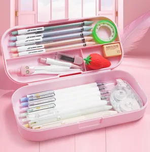 Astuccio rosa a doppio strato con simpatico set di cancelleria tra cui penne, gomme e nastro.
