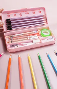 Multifunctioneel dubbellaags plastic etui met grote capaciteit en complete briefpapier set.