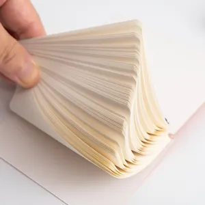 Carnet de poche portable mini agenda bloc-notes avec papier crème pour écriture quotidienne.