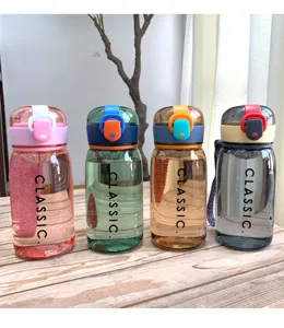 Draagbare grote plastic waterfles, outdoor fitness lekvrije sportbeker voor onderweg.