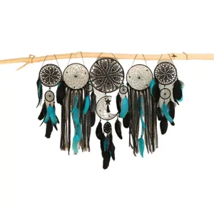 Attrape-reves noir fait main avec des plumes pour decoration murale style boheme
