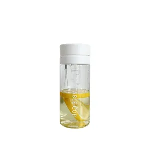 Portable plastic water bottle 600ml transparent minimalist sports cup for students daily use.