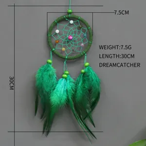 Mini grüner Traumfänger Hängeornament mit Federn und Perlen für Auto Innendekoration 30cm
