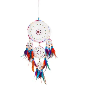 Atrapasueños artesanal de plumas nórdico para colgar en la pared de la habitación