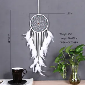 Handgemaakte witte Indiase dromenvanger wanddecoratie met veren en kralen, maat 15x65cm