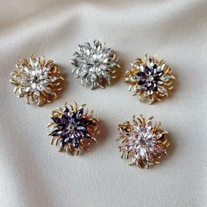 Elegant Zinc Alloy Rhinestone Flower Brooch Multi Functional Anti Exposure Pin Luxury Electroplated Dress Dress Collar Lapel Brooch Jewelry Gift For Women