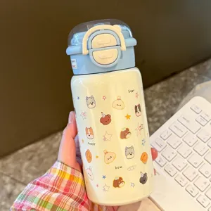 Deliziosa borraccia termica in acciaio inox con paglia e simpatici cuccioli per la scuola.
