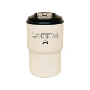 Taza de cafe termica de acero inoxidable con tapa portatil, ideal para uso diario en oficina.