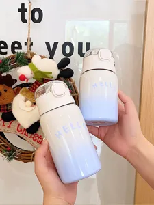 Jolie tasse thermos pour enfants avec paille et lettre, gourde portable détail d'affichage