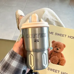 Roestvrijstalen geïsoleerde koffiekop met rietje, draagbare schattige roze beker voor vrouwen
